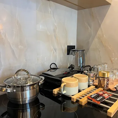 Coastline Luxury Lägenhetshotell 4*